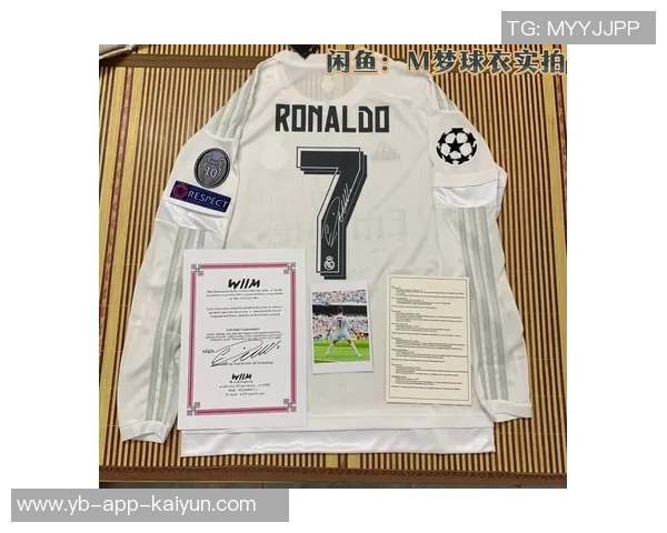 德约与C罗亲密互动造访网球中心互赠球衣与球拍