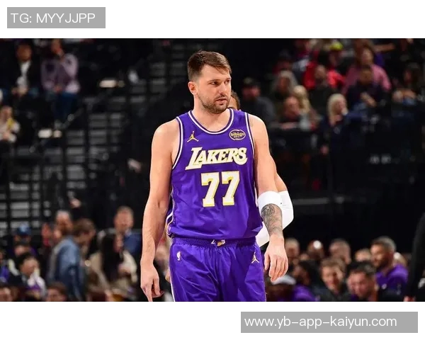 雷迪克称赞东契奇状态回暖得益于艾顿出色掩护与攻防表现 雷迪克称赞东契奇状态回暖得益于艾顿出色掩护与攻防表现