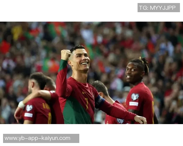 C罗热爱环足奖典礼渴望更多奖杯与千球里程碑 C罗热爱环足奖典礼渴望更多奖杯与千球里程碑