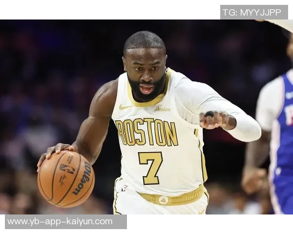 杰伦布朗首节表现低迷10分钟内5投全失三分球未能命中引发关注